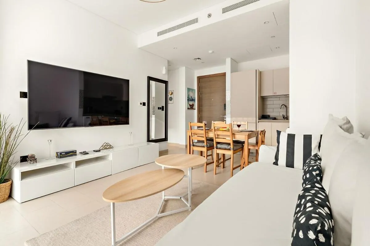 First Class 1Br Lavish Living In Sobha Creek Dubai